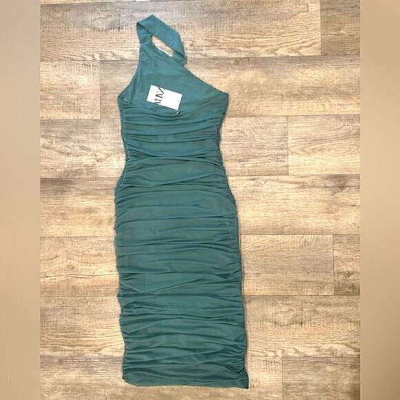 BLOGGER FAVE!!! ZARA Ruched Midi Dress - Picture 16 of 16